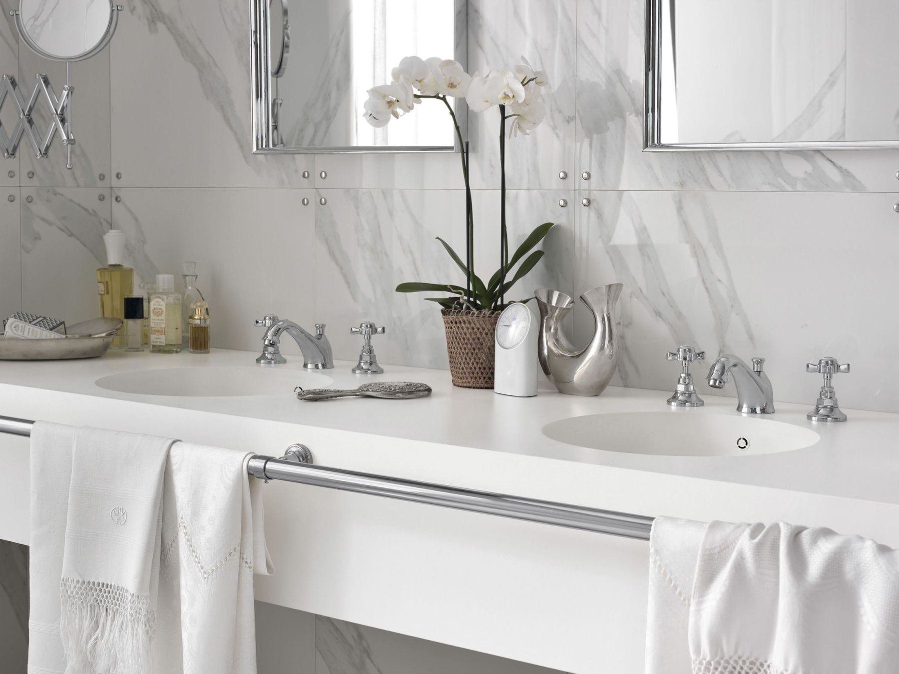 sites/corian.sg/IMG/jpg/bathroom-surface-modern-retro-purity-01.jpg